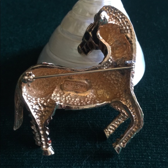 Golden Zebra Brooch - Picture 4 of 5